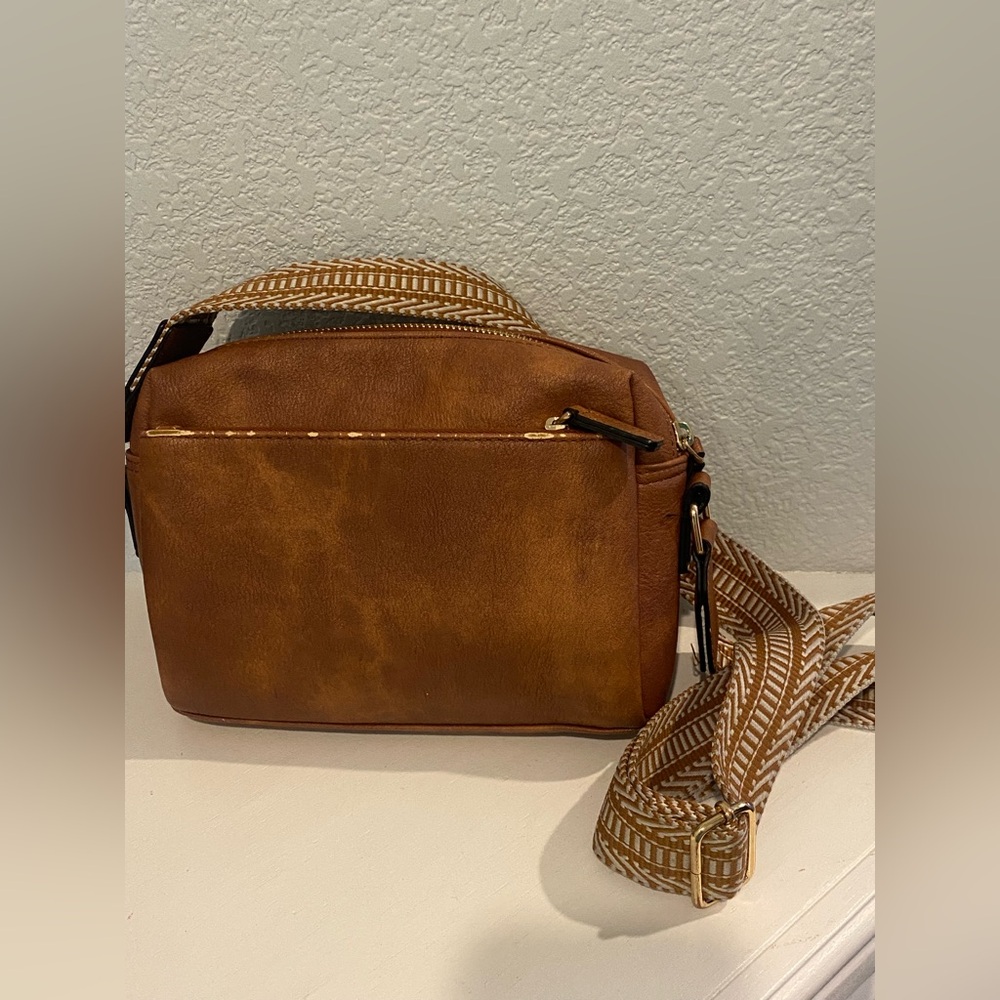Bostanten Tan Crossbody Bag - Picture 5 of 7
